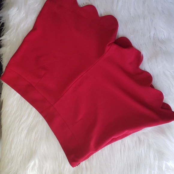 Red Scallop shorts medium - Picture 2 of 5